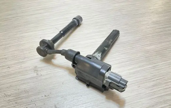 Suzuki Swift I High voltage ignition coil 83E18610
