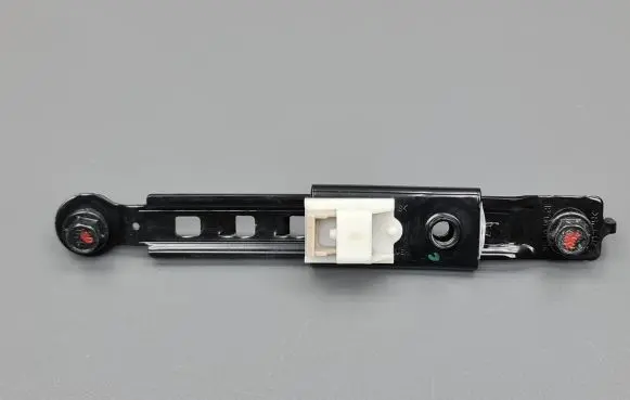 Hyundai i30 Seat belt adjustment rail 