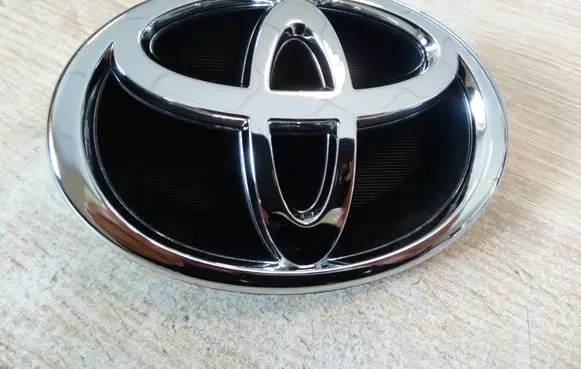 Toyota Corolla E120 E130 Manufacturer badge logo/emblem 7531102120 NE69193