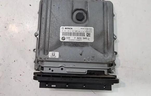 BMW 7 F01 F02 F03 F04 Engine control unit/module 7823905 0281014727 030014867