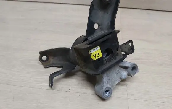 Toyota Auris E180 Engine mount vacuum valve 
