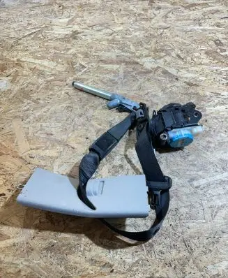 Mercedes-Benz CLA C117 X117 W117 Rear seatbelt 3063559
