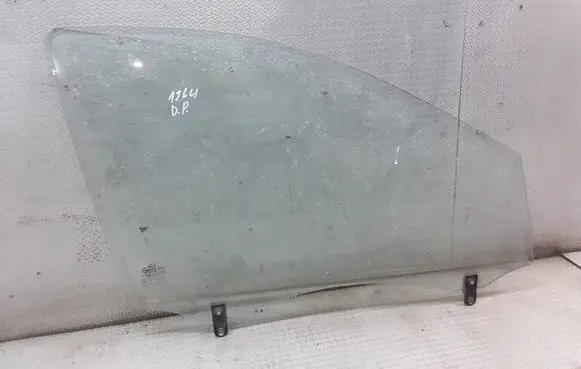 KIA Sorento Front door window glass four-door