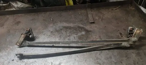 Volvo S40, V40 Front wiper linkage 