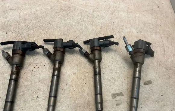 Hyundai i20 (PB PBT) Fuel injectors set 0445110320 338002A900