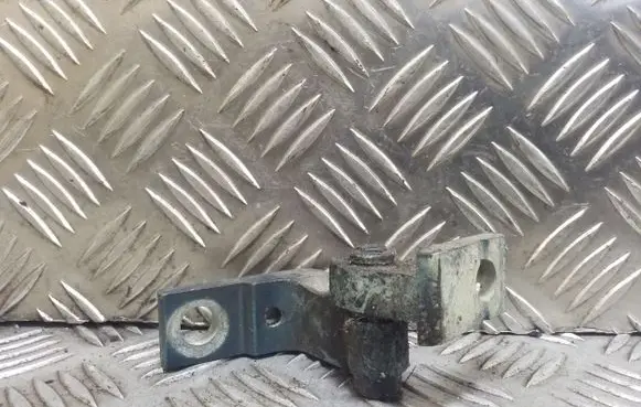 Volkswagen Golf IV Front door upper hinge