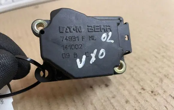 Volvo S80 Air flap motor/actuator 74931F 141002