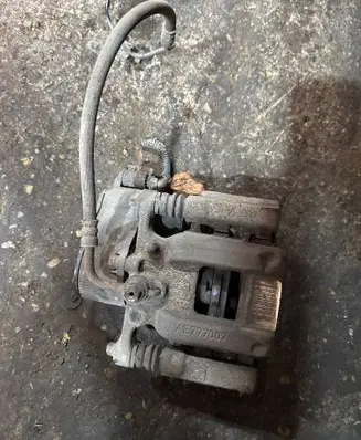 Opel Grandland X Rear brake caliper 9819059480
