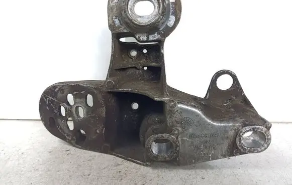 Audi A4 S4 B5 8D Engine mounting bracket 4B0199351B