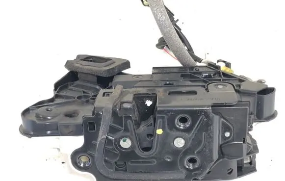 Volkswagen Polo V 6R Front door lock 5K1837015B