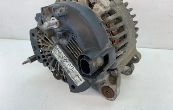 Volkswagen Cross Touran I Generator/alternator 06F903023C