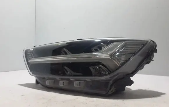 Volvo XC40 Headlight/headlamp 32293922