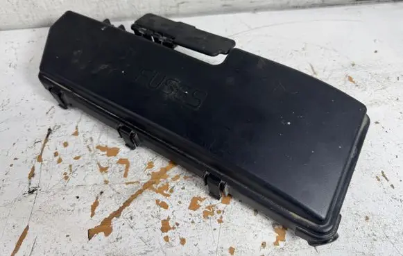Volvo S60 Fuse box cover 08637726