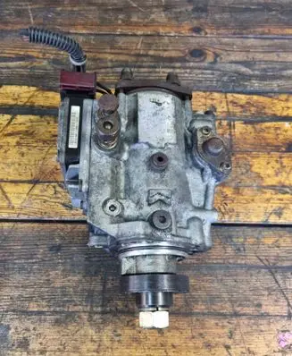 Volvo S60 Fuel injection high pressure pump 0470504003