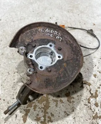Rear wheel hub spindle/knuckle