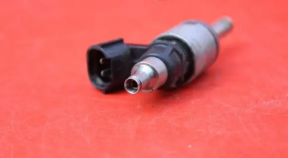 Mazda 3 II Fuel injector P50113250