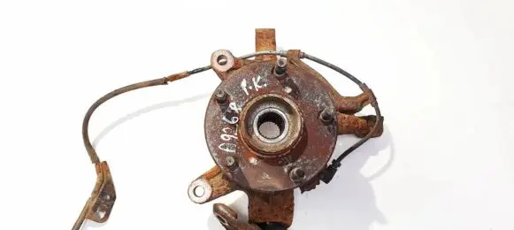 Toyota RAV 4 (XA20) Front wheel hub