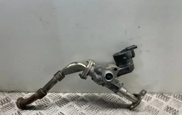 BMW 3 E90 E91 EGR valve 7563241 7578327