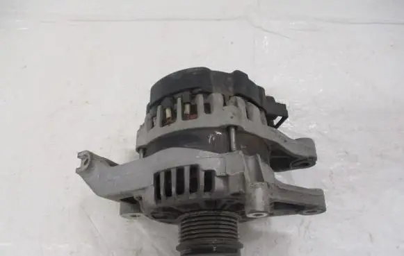 KIA Sportage Generator/alternator 373002U200