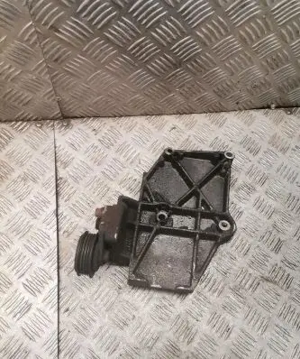 Volkswagen PASSAT B5 A/C compressor mount bracket 028260885a