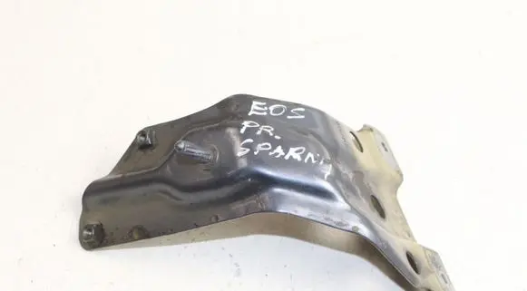 Volkswagen Eos Fender mounting bracket 1Q0821135
