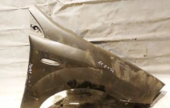 Fiat Croma Fender Pilka