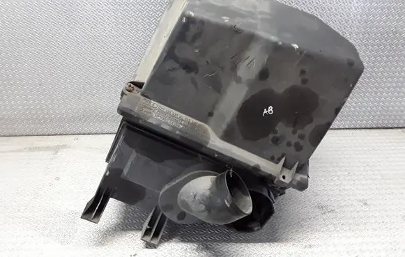 Audi A8 S8 D2 4D Air filter box 077133837F