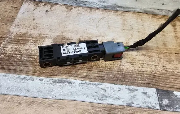 Chrysler Pacifica Airbag deployment crash/impact sensor 04671779AB 09405517 160603