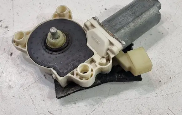 Mercedes-Benz CLS C219 Front door window regulator motor A2198200642