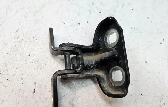 Chevrolet Trax Rear door upper hinge