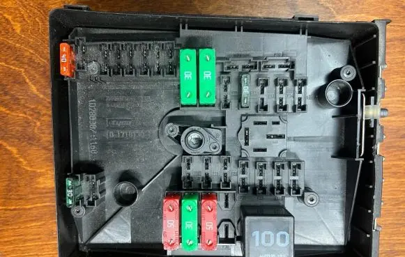 Volkswagen Touran I Fuse module 1k0937125a