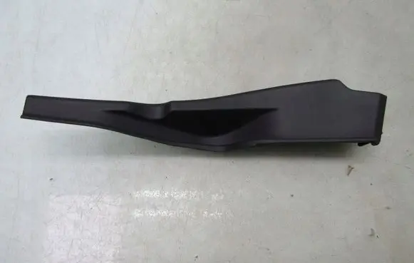 Nissan Leaf II (ZE1) Engine hood trim 668955SJ0A