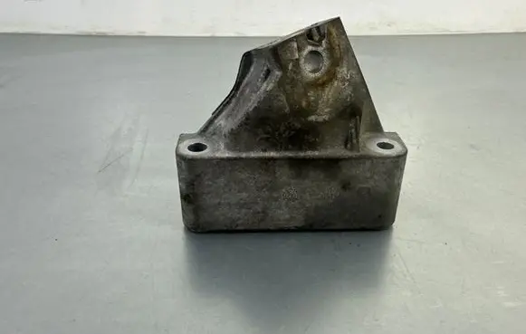 Jeep Grand Cherokee Engine mounting bracket 52124990A