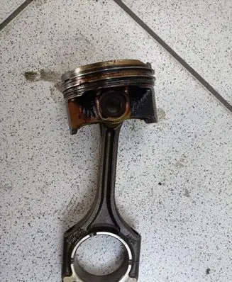 Piston with connecting rod