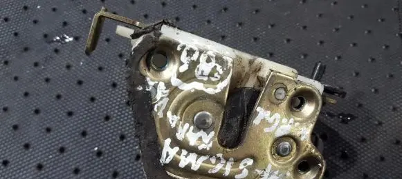 Mitsubishi Sigma Rear door lock