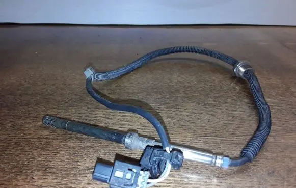 Mercedes-Benz E W211 Exhaust gas temperature sensor A0071539528