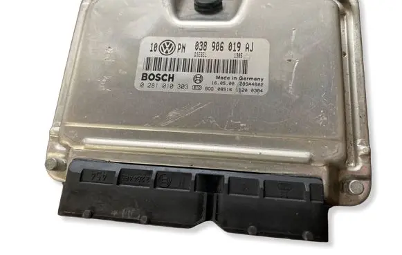 Volkswagen PASSAT B5.5 Engine control unit/module 038906019AJ