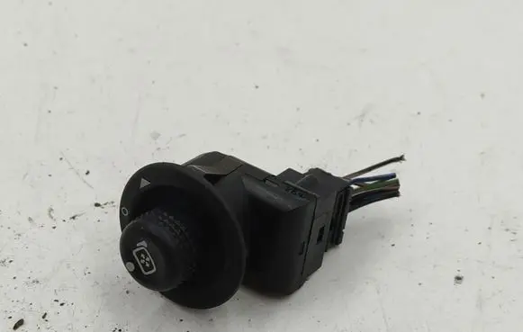 Land Rover Discovery 3 - LR3 Wing mirror switch