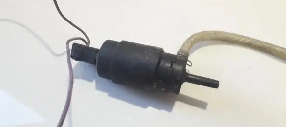 Mercedes-Benz C W202 Windscreen/windshield washer pump 2028690121