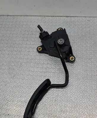 Renault Clio III Accelerator throttle pedal 8200297342 00666 0309A
