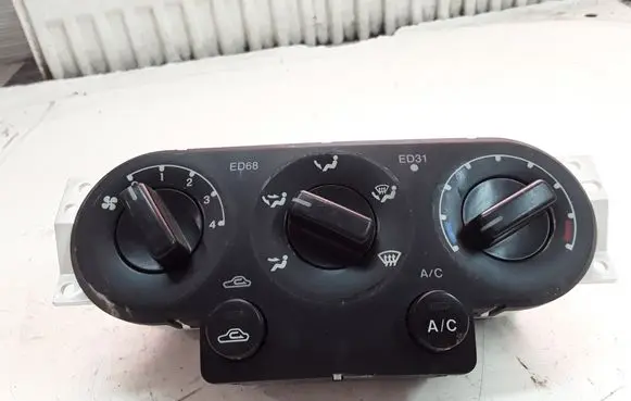 Ford Maverick Climate control unit ED31E