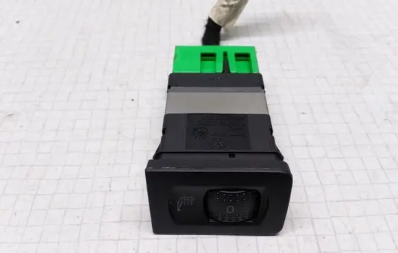Volkswagen Bora Seat heating switch 1J0963563B