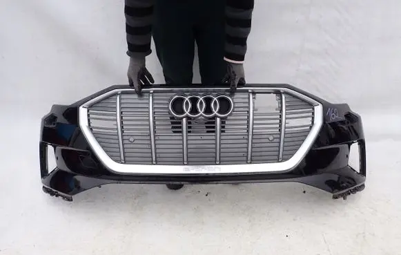 Audi e-tron Front bumper 4KE807437