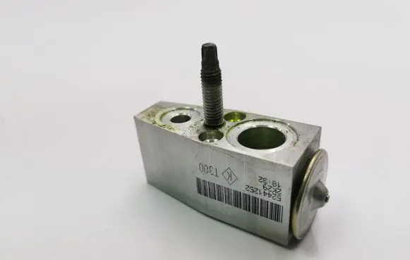 Air conditioning (A/C) expansion valve