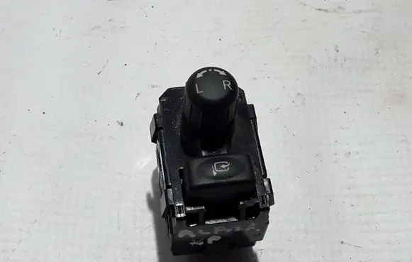Renault Alaskan Wing mirror switch 255701AA0A