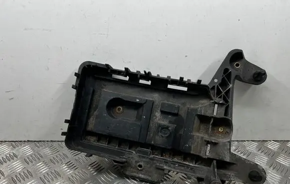 Skoda Octavia Mk2 (1Z) Battery tray 1K0915333H