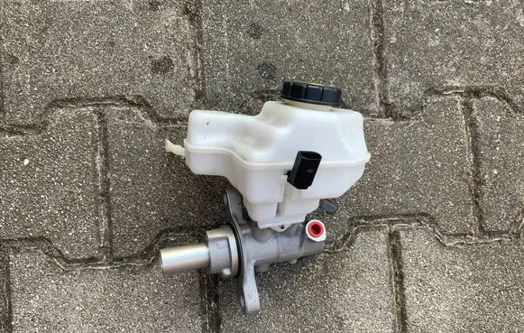 Volkswagen PASSAT B8 Master brake cylinder 0204845300