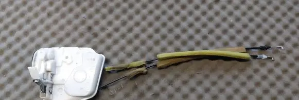 Mazda 3 III Rear door lock 4J30B0493
