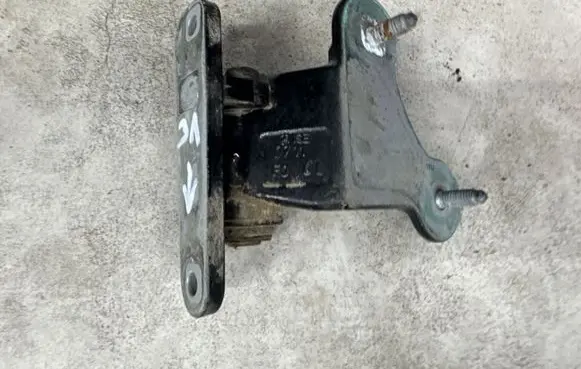 Mercedes-Benz C W204 Rear door lower hinge