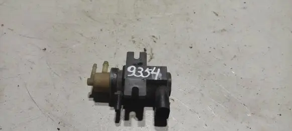 Volkswagen PASSAT B5.5 Turbo solenoid valve 70218400 17T333
